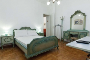 Koukaki Vintage Charm 2BR Apartment with Balcony